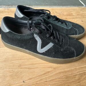 Black Vans women 6.5